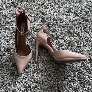Steve Madden Size 7.5M Tan Color Heels
